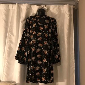 Swing dress with flute sleeves